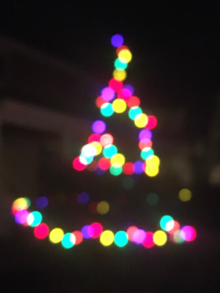 La silueta de un árbol de Navidad