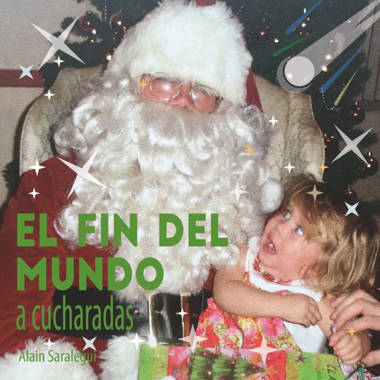 Una niña en el regazo de Santa Claus