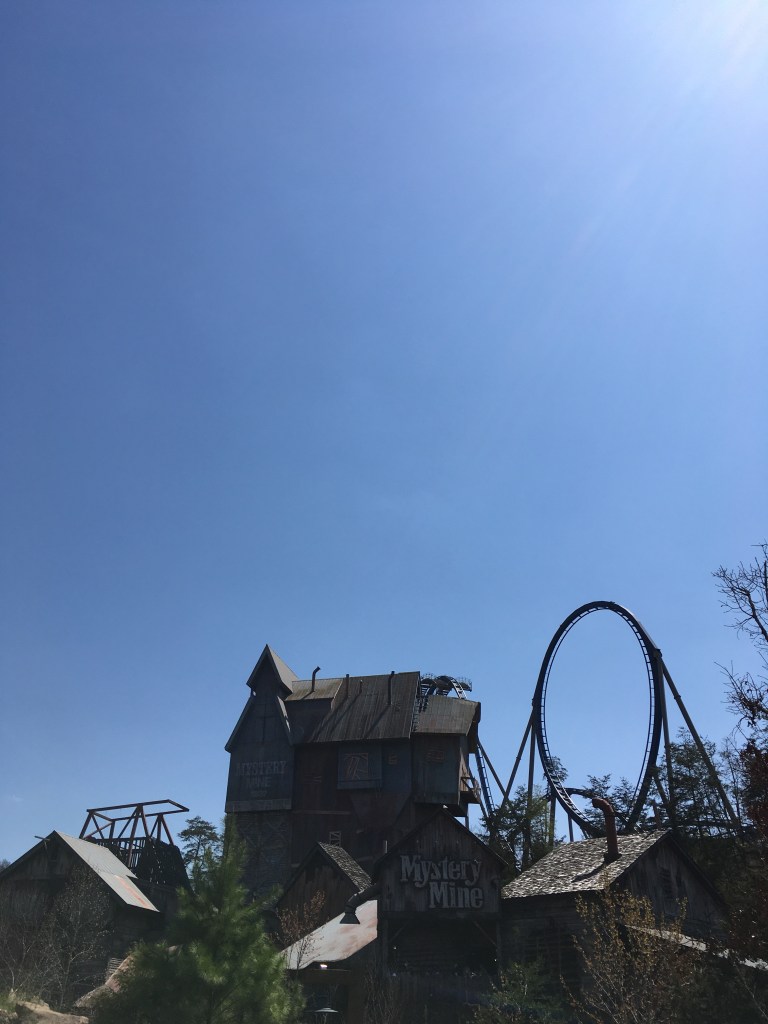 Montaña rusa de madera en Dollywood