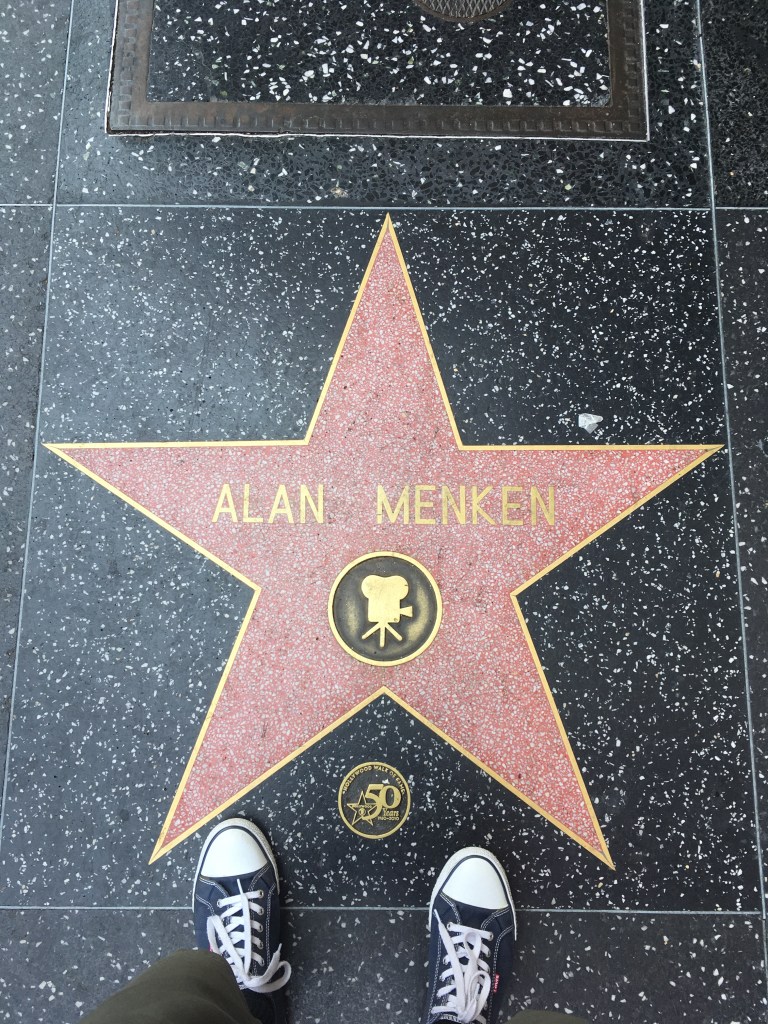 La estrella de Alan Menken en el paseo de la fama de Hollywood