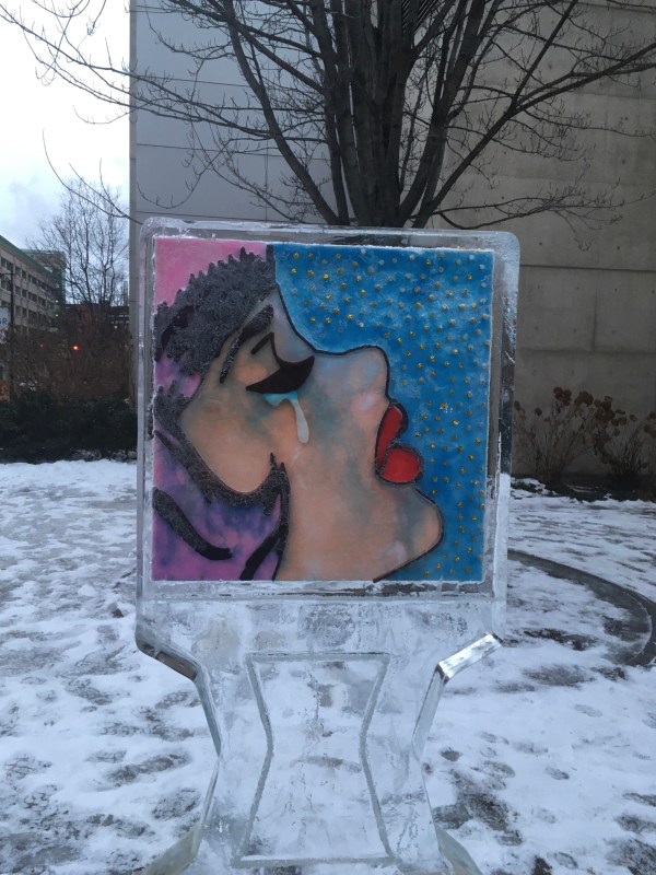 Figura de hielo en la calle