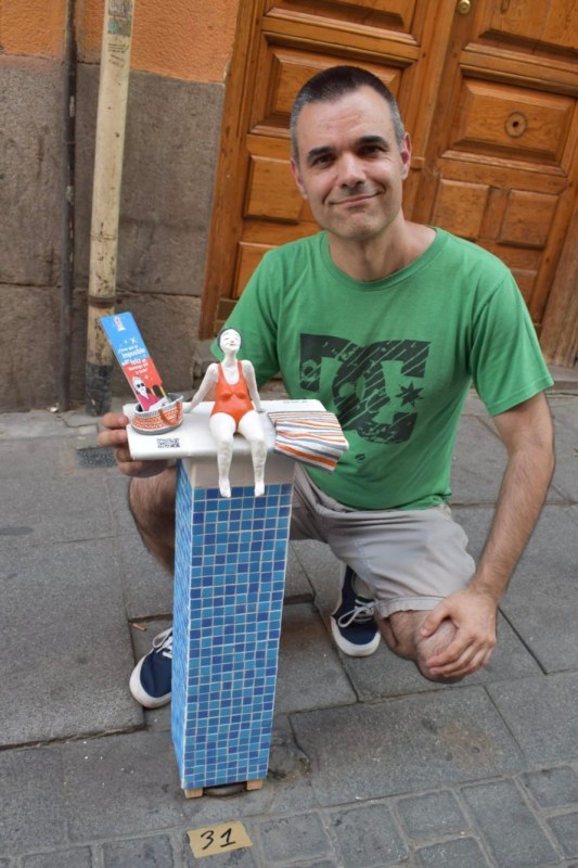 Participando en el concurso de decoración de bolardos de Lavapiés